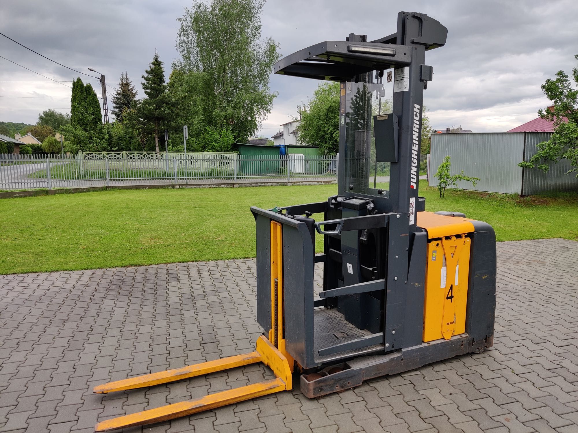 Wózek widłowy Jungheinrich EKS210