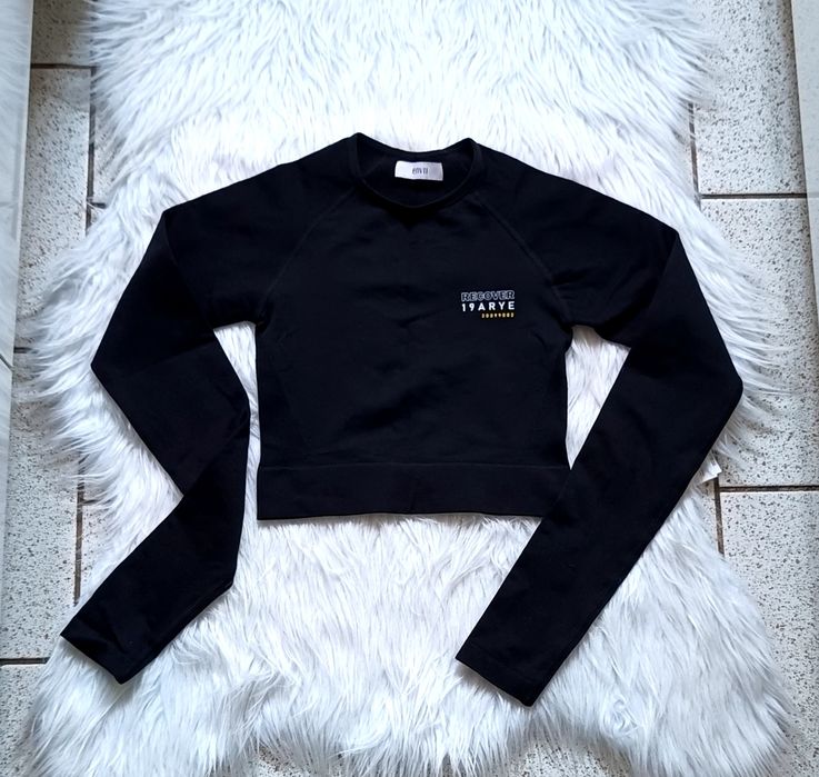 Czarny top sportowy z długim rękawem Envii rozmiar s