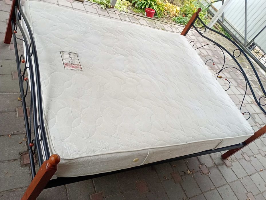 Кровать металлическая двуспальная с матрасом