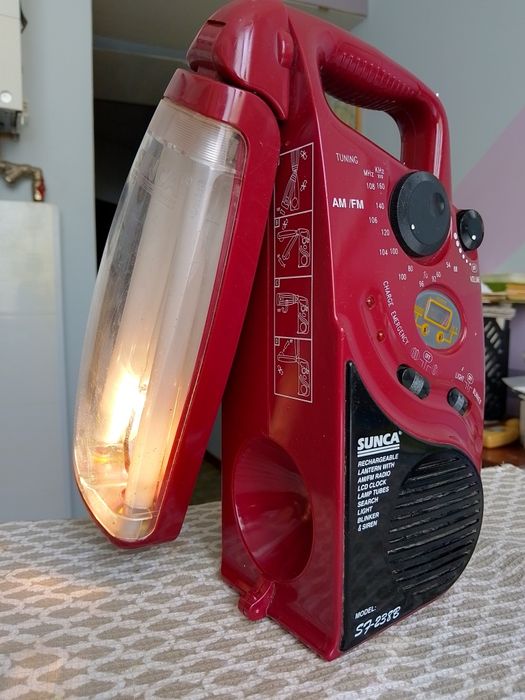 Радіо - Ліхтар. НОВИЙ акумулятор.!  Все працює.!  Купіть своїм батькам