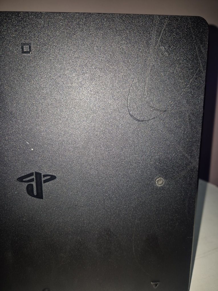 PlayStation 4 Slim 1TB – Consola + Cabos (Sem comando)