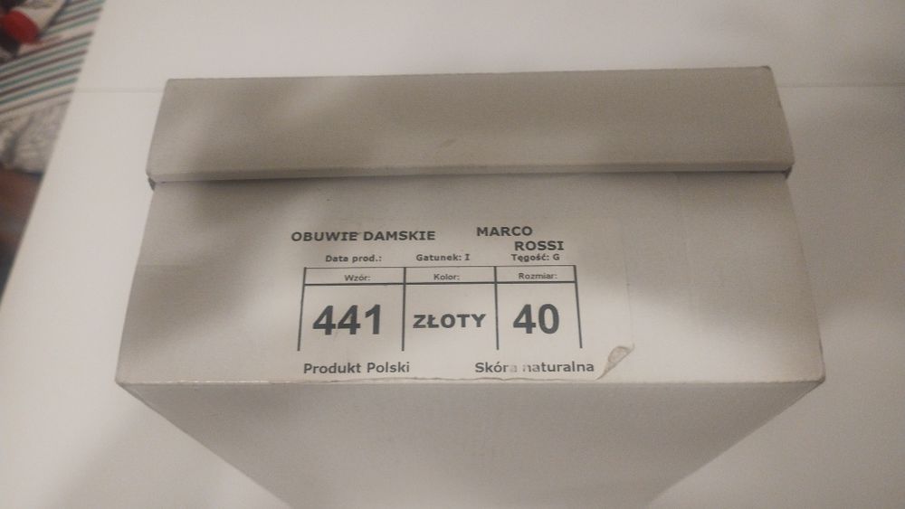 Buty ślubne złote