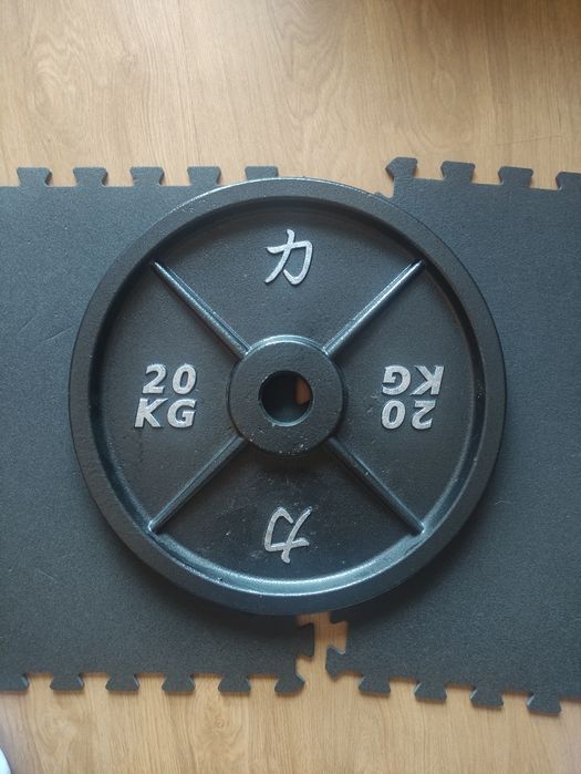 Equipamentos de ginásio em bom estado de conservação