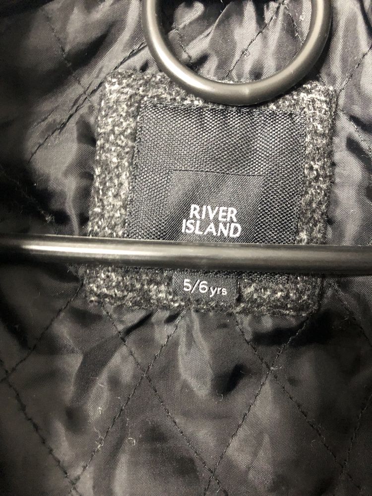 Płaszcz ocieplany River Island 110-116 cm chłopięcy