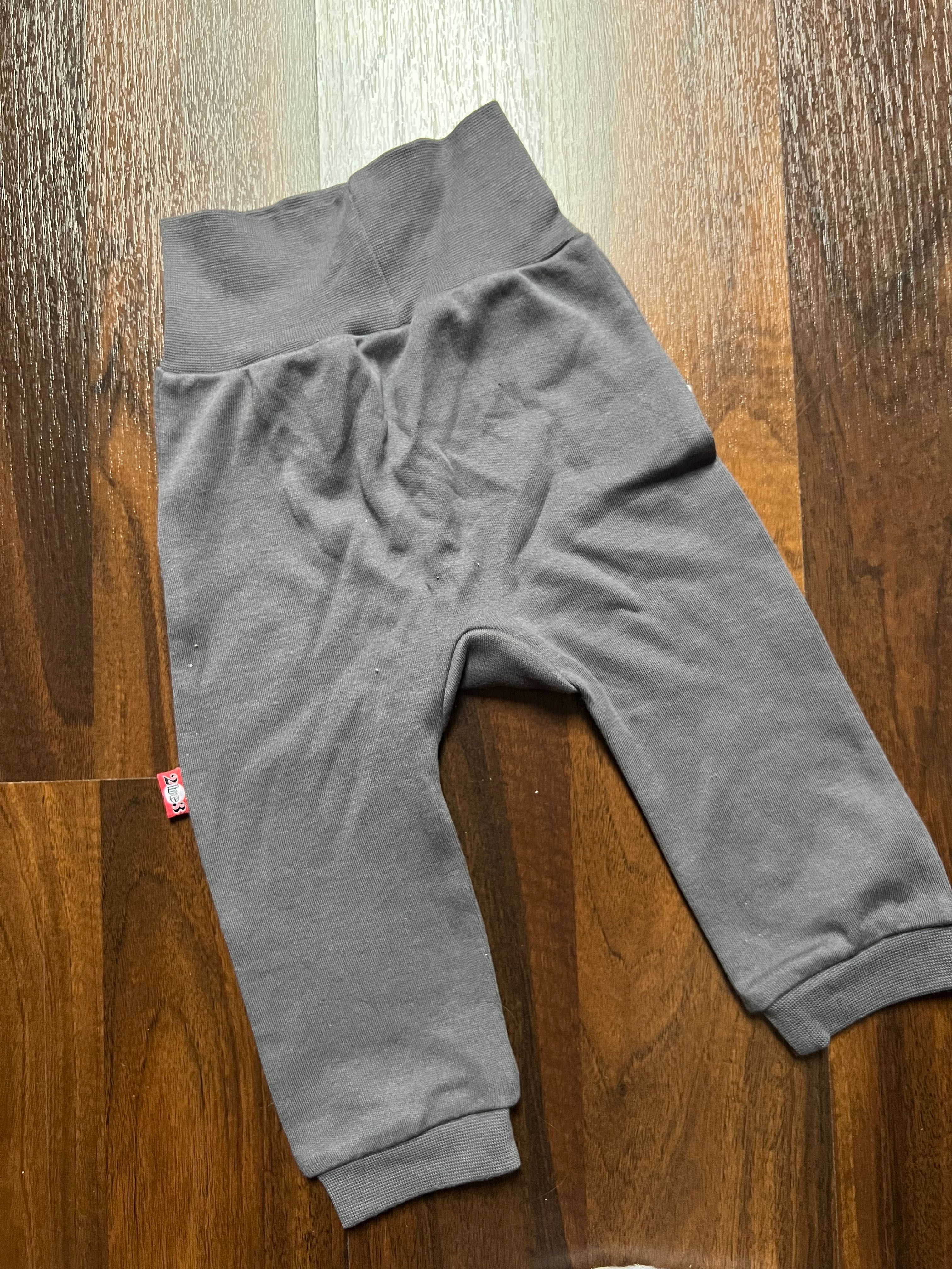 Nowe Spodnie dresowe niemowlęce 68, szare spodnie dresowe