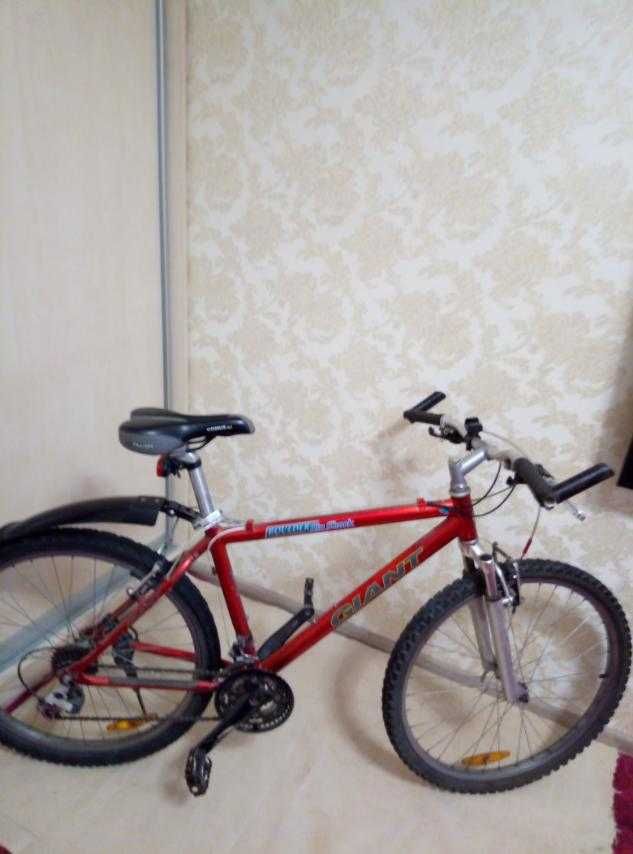 Продам мужской велосипед GIANT/