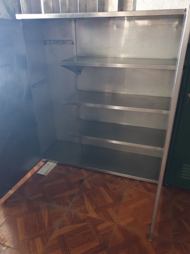 Armario Inox com prateleiras
