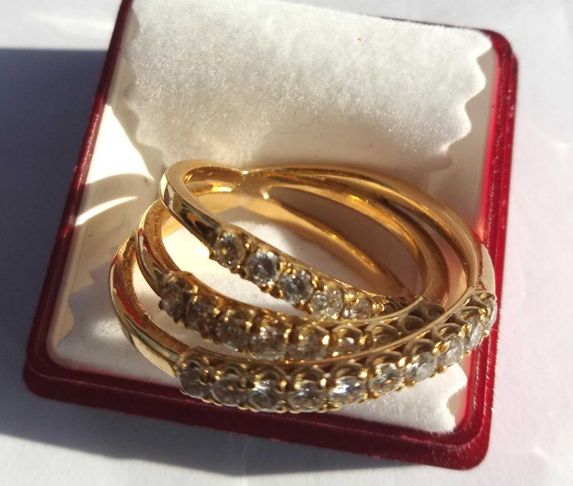 Anel triplo em ouro com brilhantes