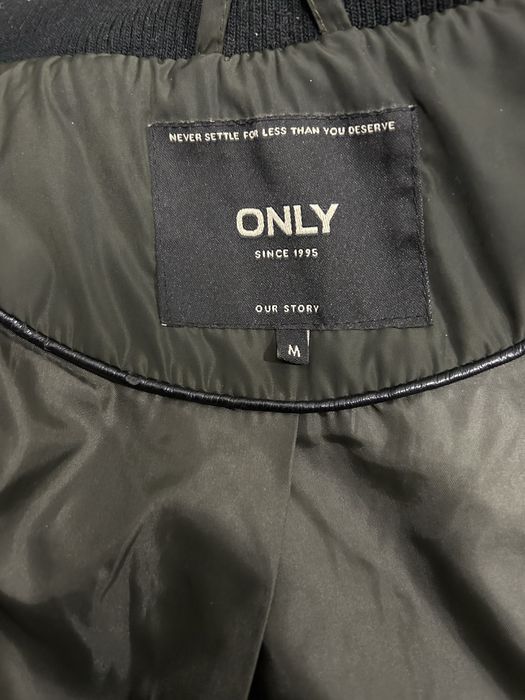 ONLI Зимова жіноча куртка. Стан як новий. Дуже комфортна, татепла.