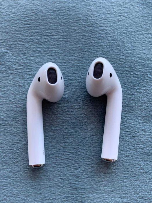 Оригінал AirPods 2 є чек і гарантія, повний комплект