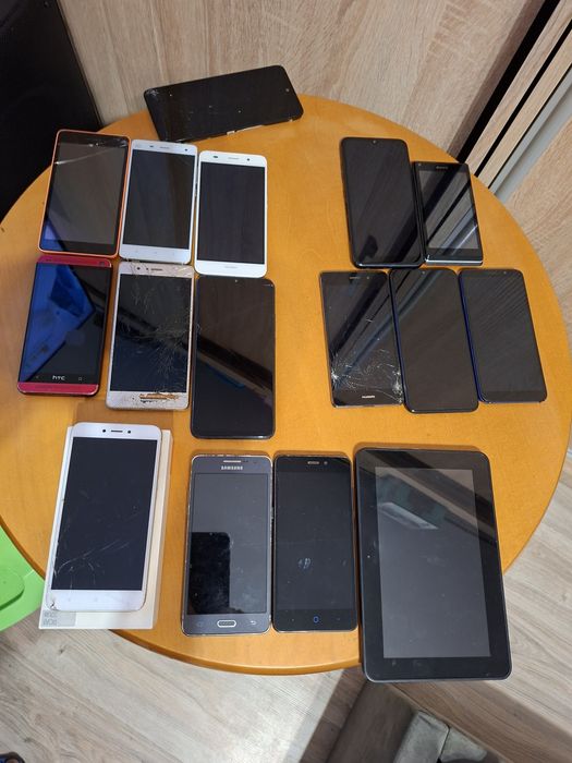 Smartfony, tablety, akcesoria do smartfonów, smartwatch