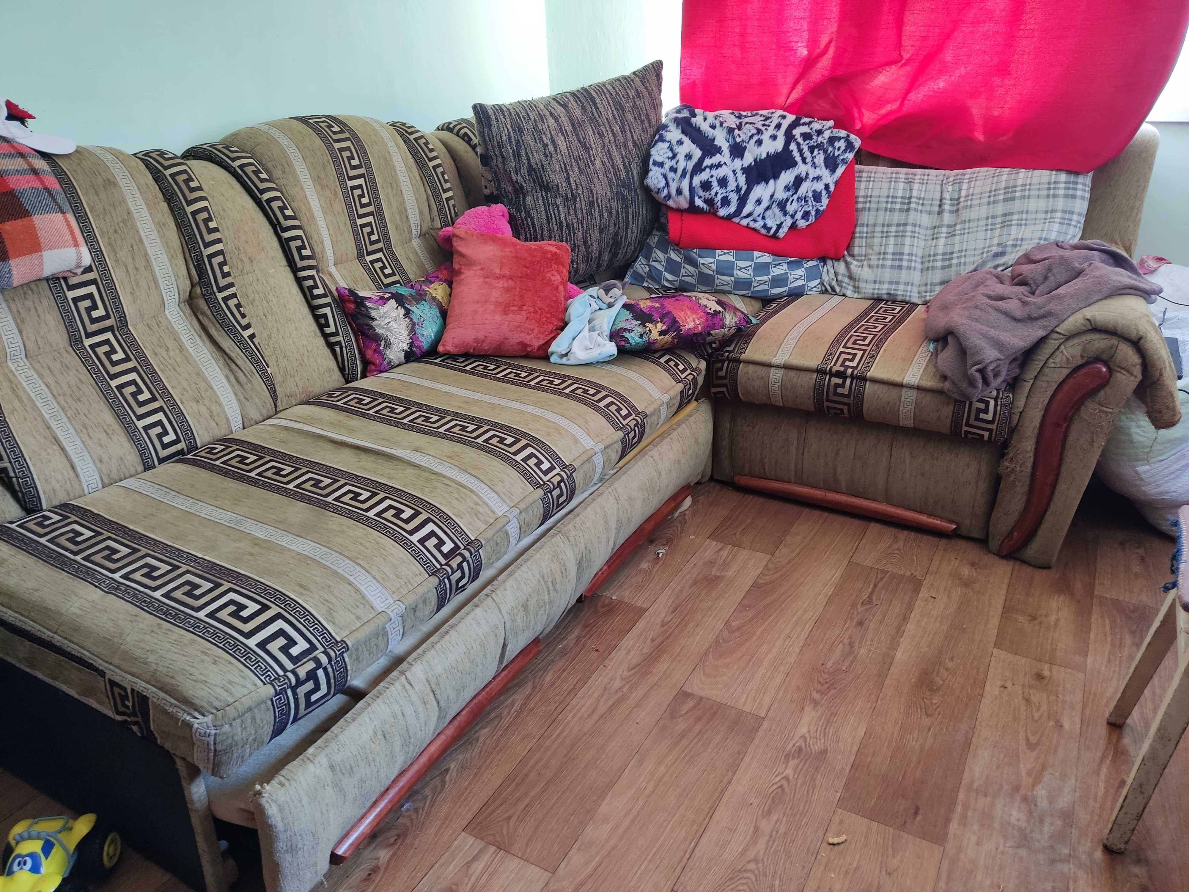 Продам великий уголок мякий диван-ям нема-не проваленний.