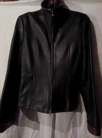 шкіряна курточка колір чорний з бордовими вставками розмір L.