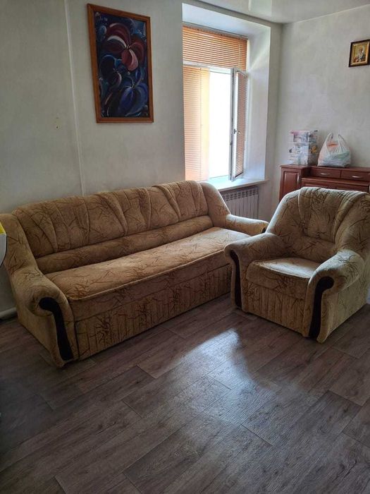розкладний диван та два крісла