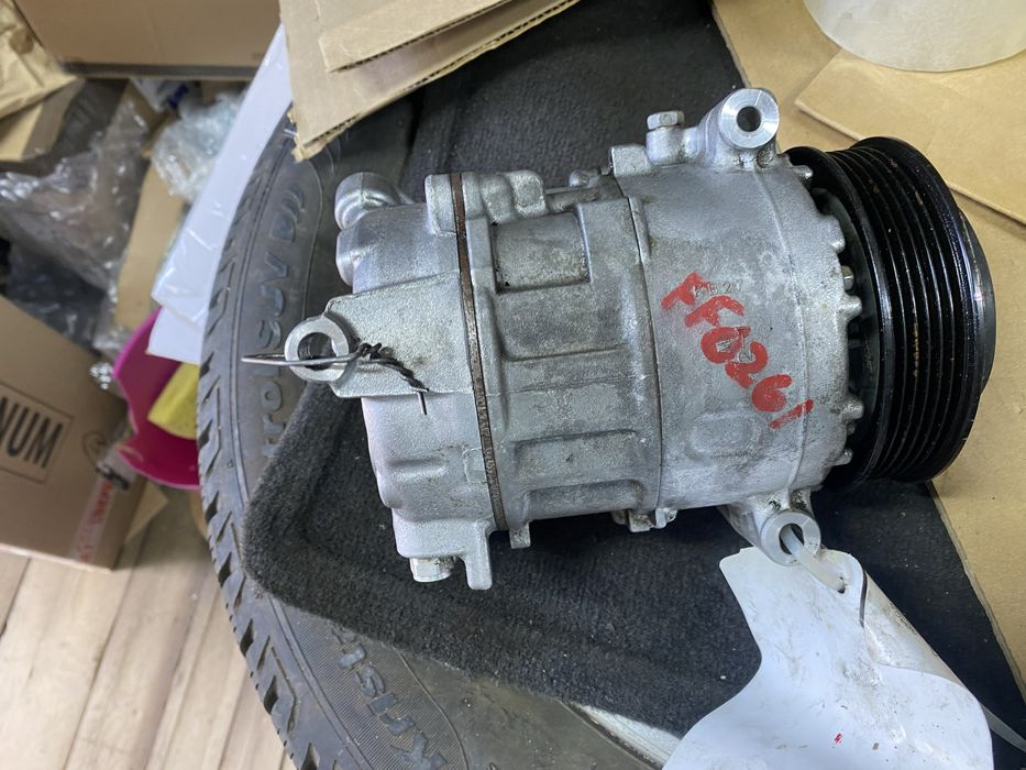 Компрессор кондиционера Jeep Cherokee 19год 3.2