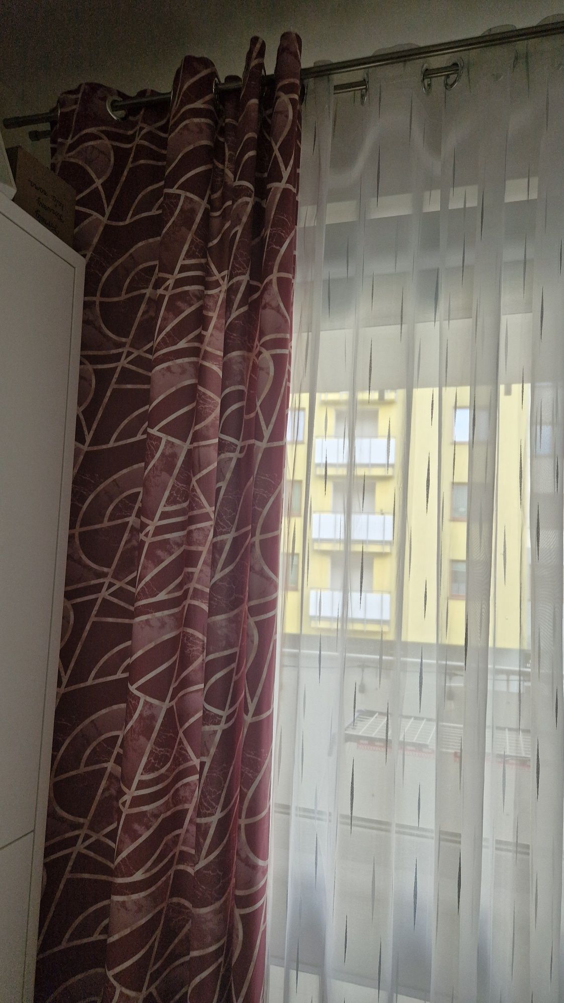 Zasłonki wzór. Róż