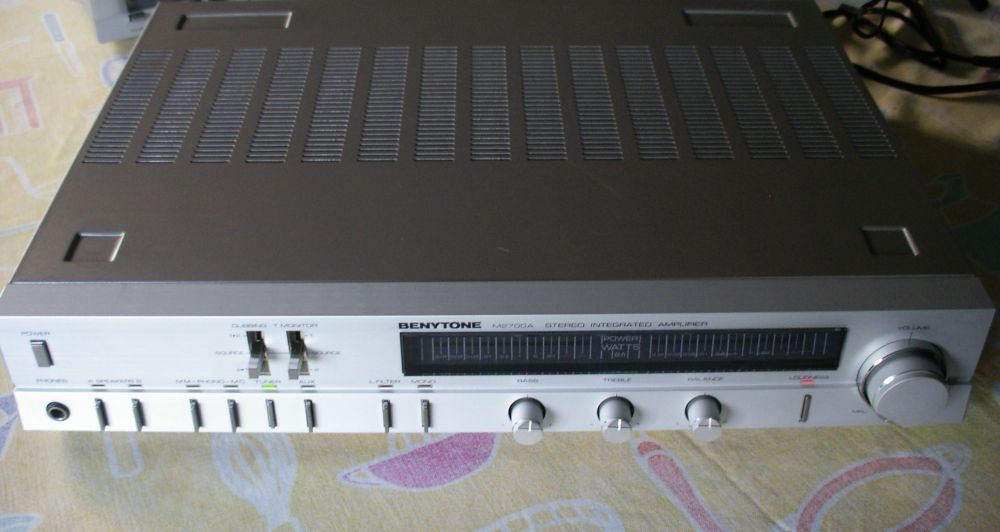 amplificador benytone m2700a