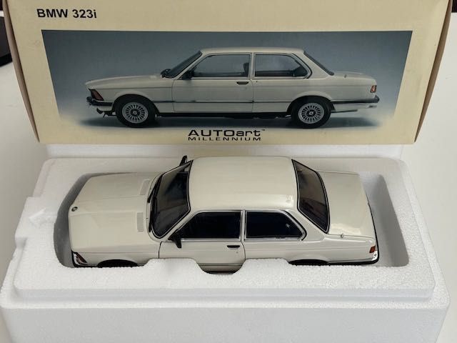 1:18 AUTOart BMW 323i (E21) / Alpine White / 75111