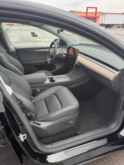 Майже нова сама дальнобійна Tesla Model Y! 2024р