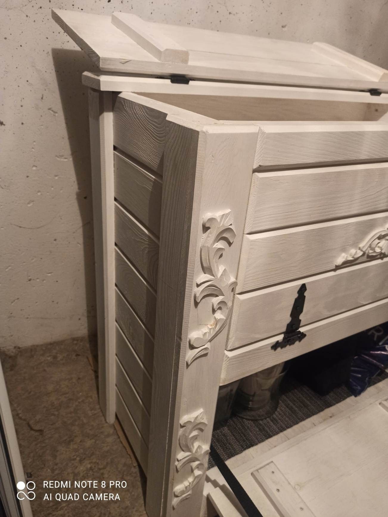 Drewniana szafka na buty