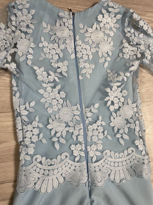 Голубой комбинезон с гипюром