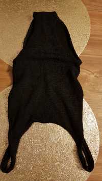 Jednoczęściowy czarny strój kąpielowy