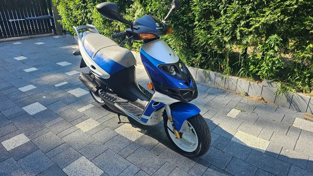 Skuter dwusuw 2T Suzuki Katana AY 50WR chłodzony cieczą LC