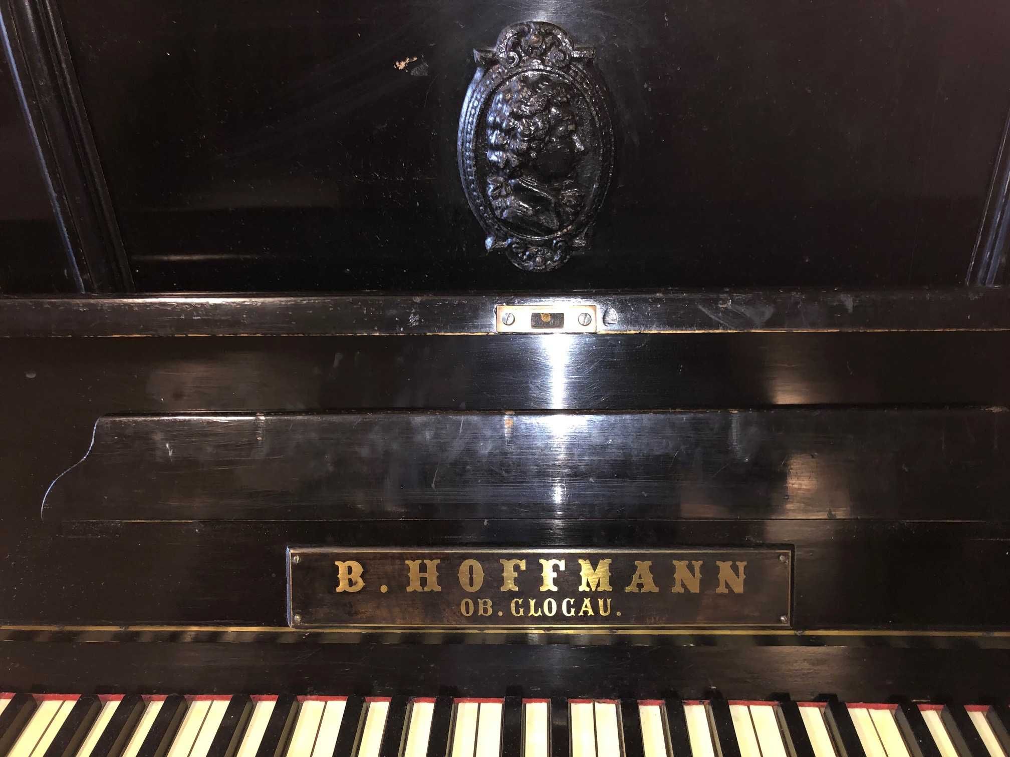 Старинное пианино  B. HOFFMANN