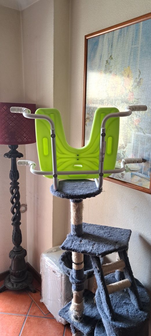 Vendo uma bancos de suporte de bahe cadeira sanitárias eira