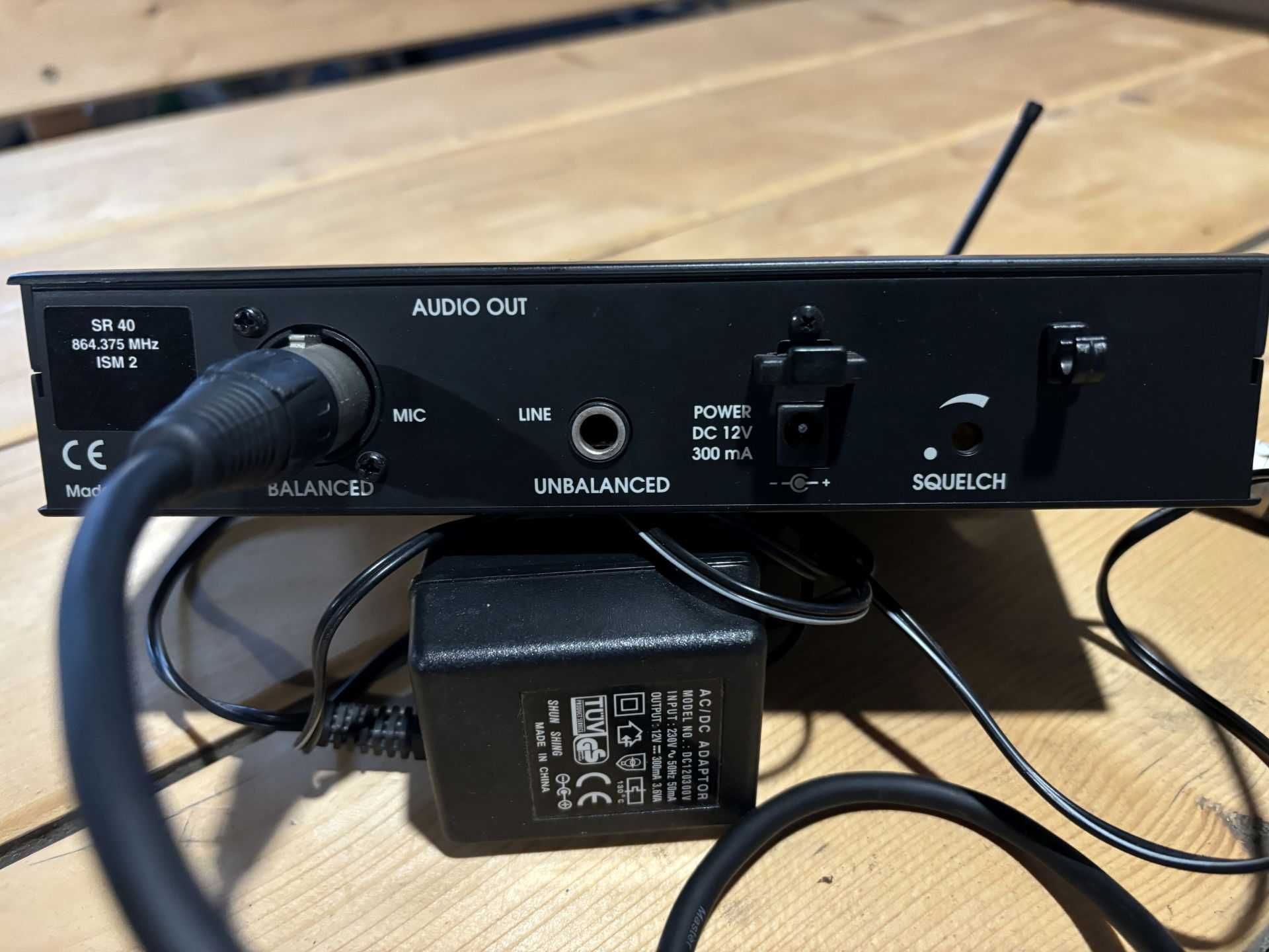 Odbiornik mikrofonów bezprzewodowych AKG UHF SR40