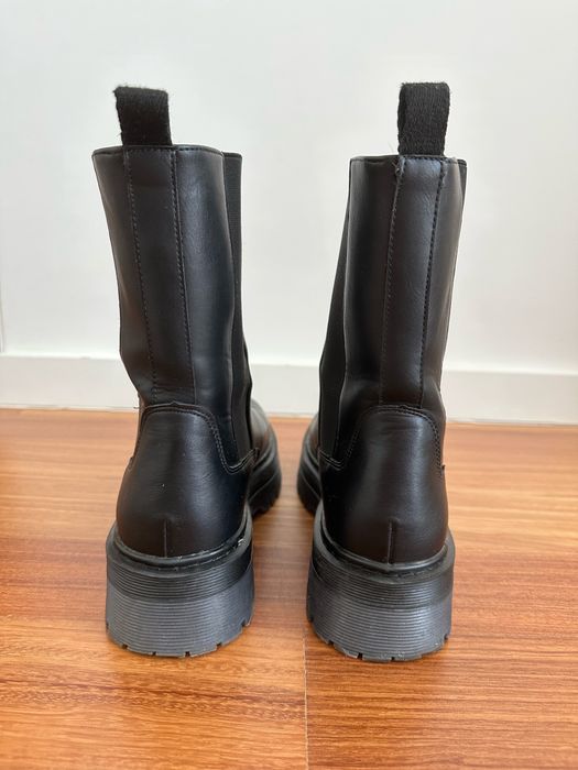 Botins pretos Chelsea Corina