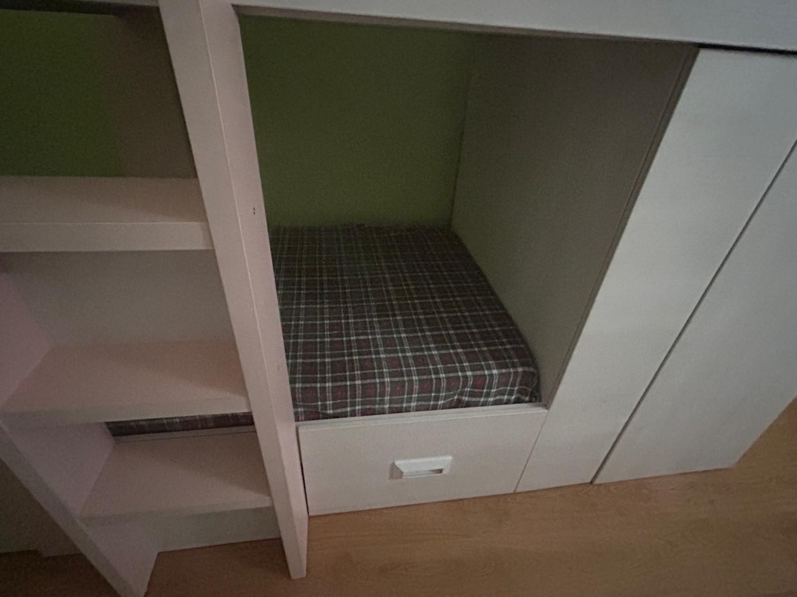 Beliche rosa, com armário e dois gavetões do IKEA. Como novo.