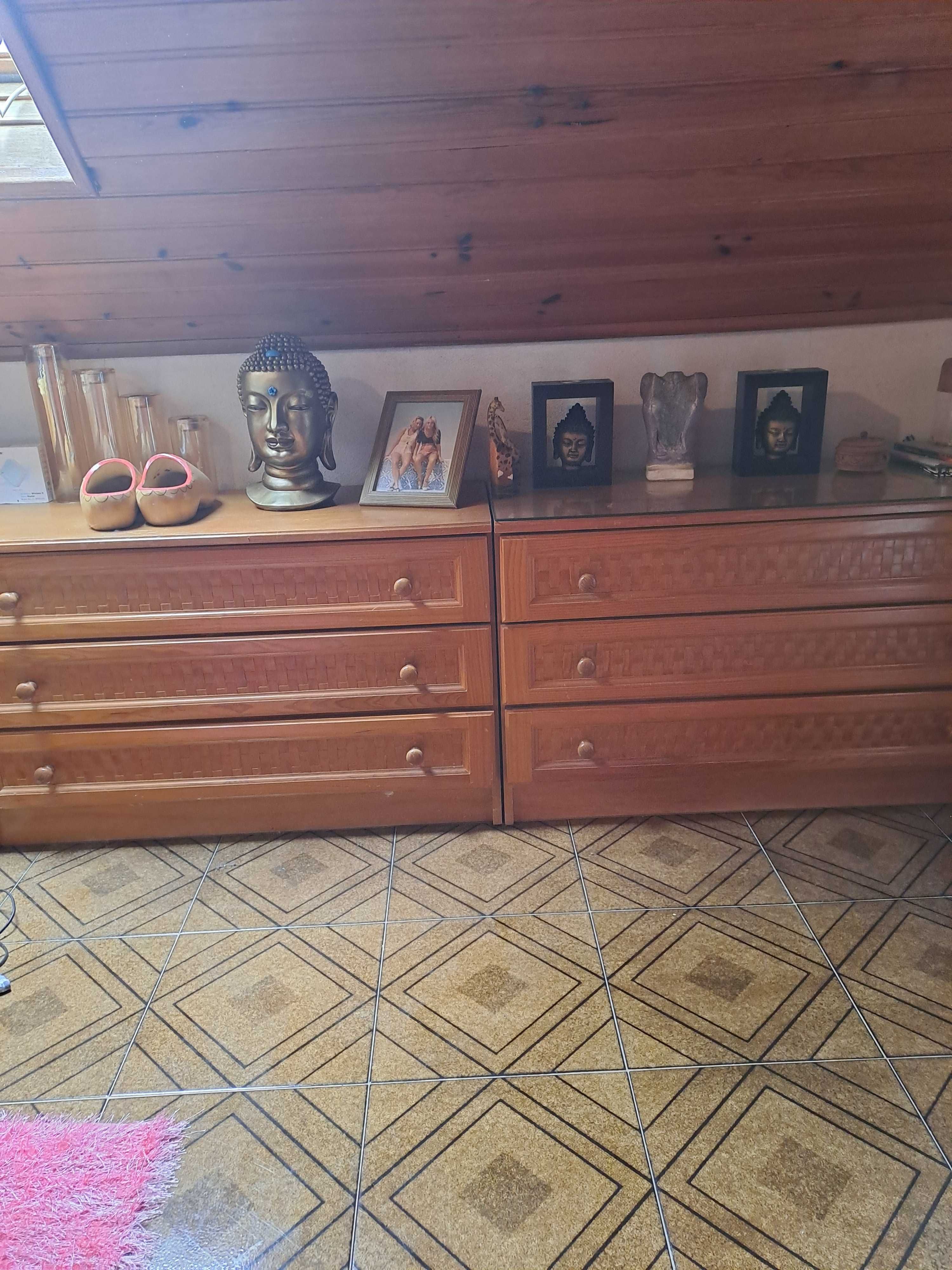 Mobilia de quarto completa em Pinho(Madeira Maciça)