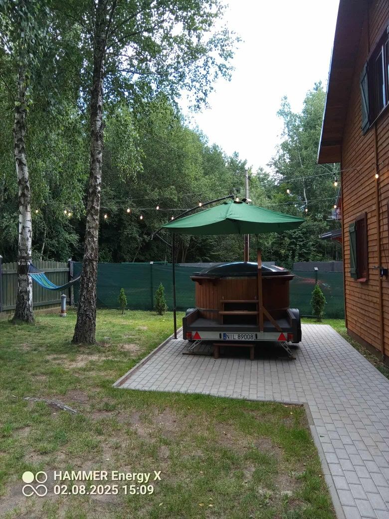 Domki letniskowe z kominkiem, jacuzzi i sauną.