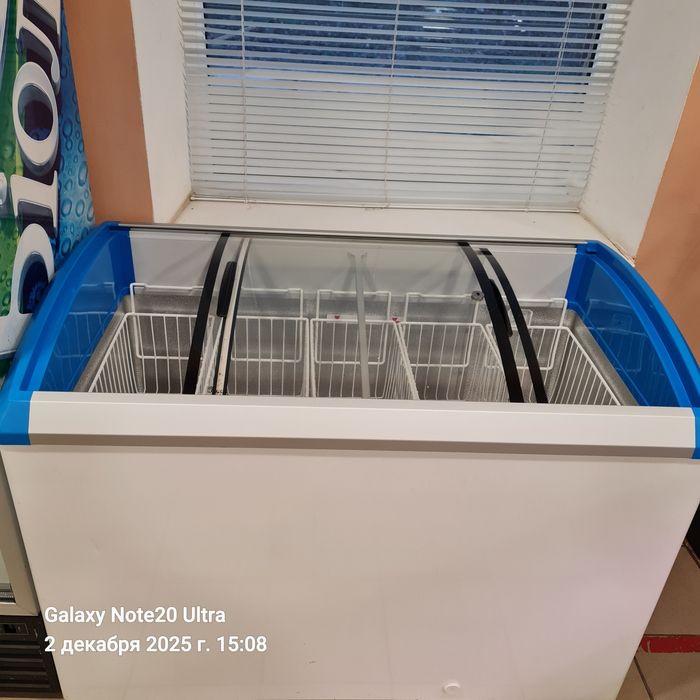 Продам холодильник вітрину  і морозилку.
