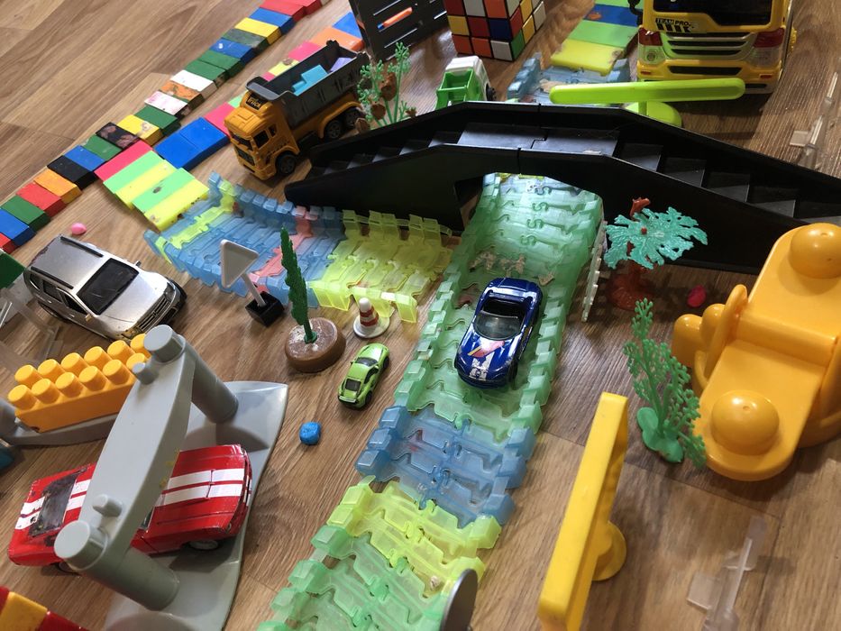 комплект іграшок набор лот машинки bulk domino та інше