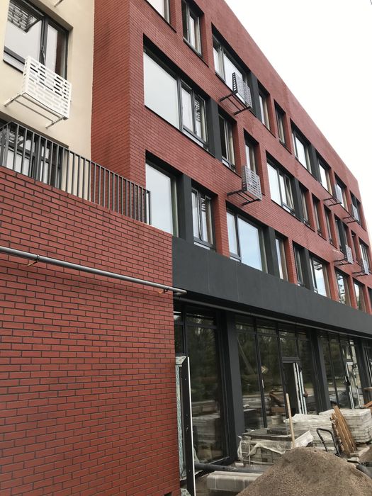 ЖК"Петрівське Містечко 2" Аптека-70 кв.м.Фасад Вітрини від забудовника