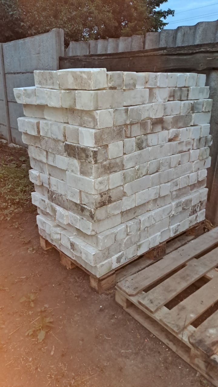 Продам білий кирпич
