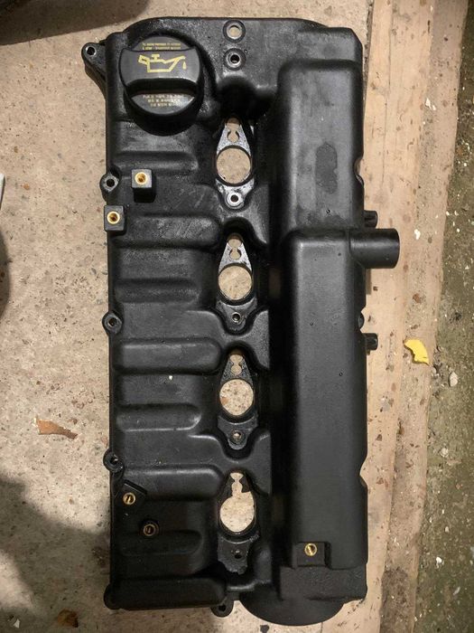 Клапанна кришка форсунок kia sorento lx 2008 під відновлення дефект