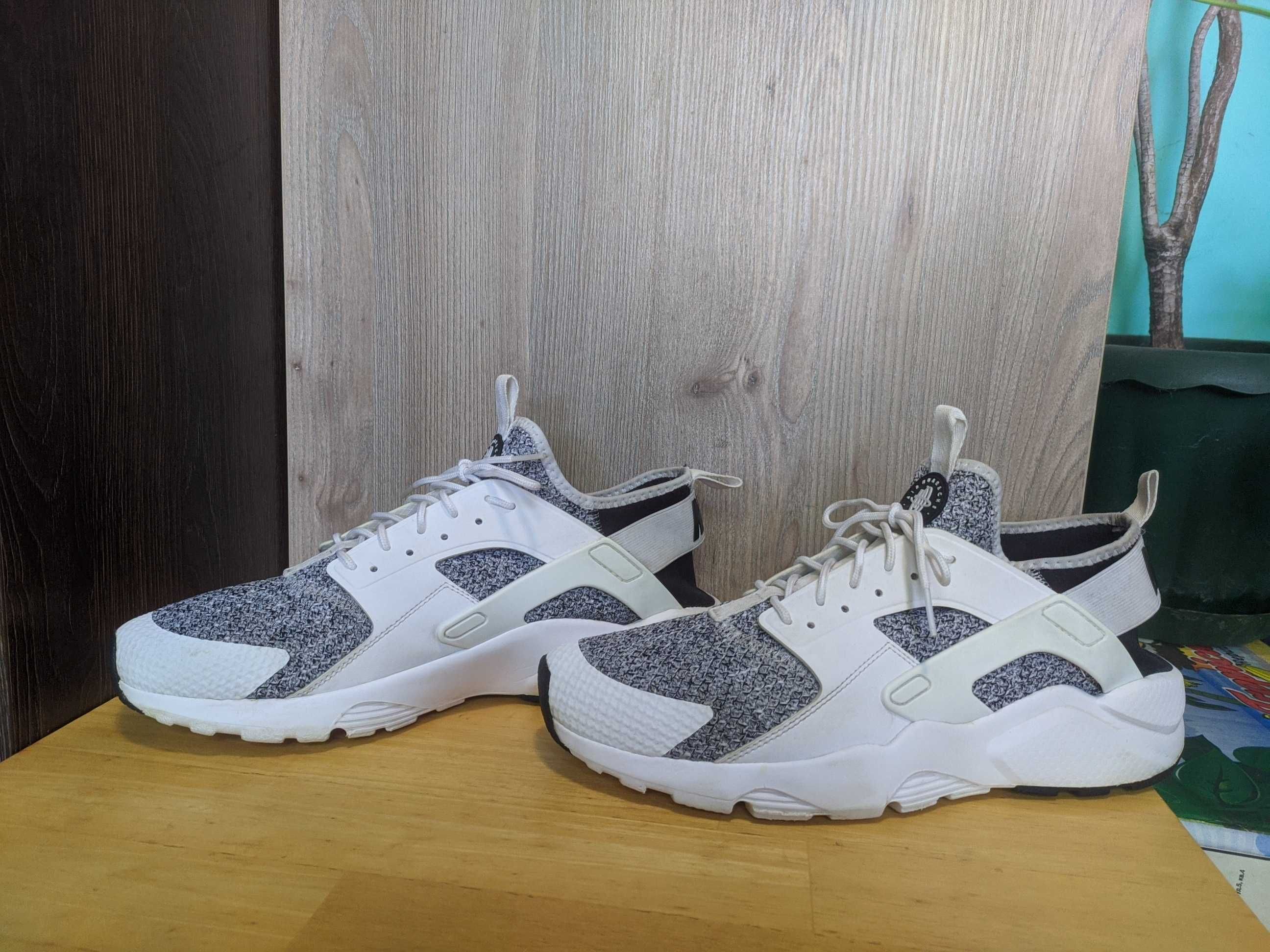 Nike Air Huarache - бігові кросівки