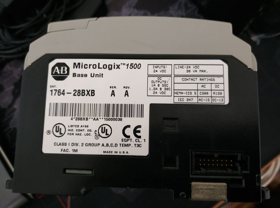 Autómato Allen Bradley PLC Micrologix 1500 como novo.