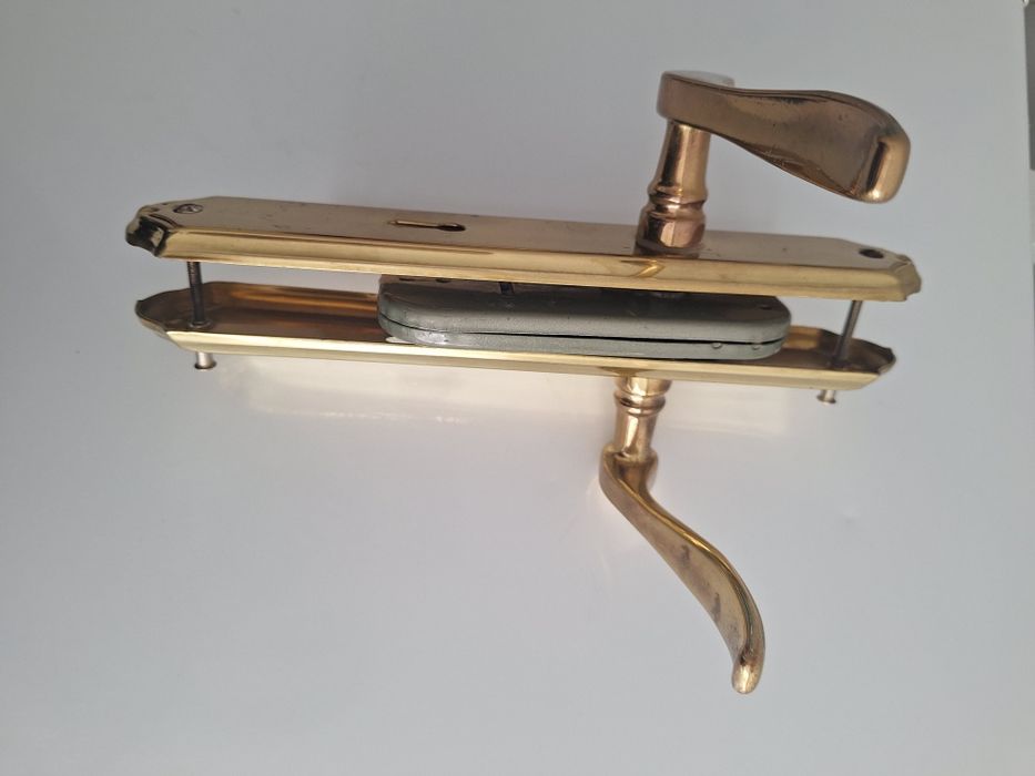 Puxador e fechadura latão interior