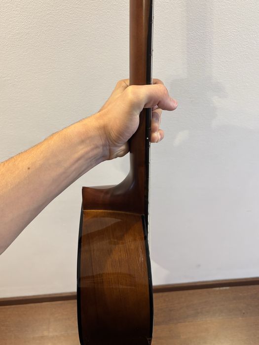 Yahama C40 ( com capa, afinador, cordas substitutas e palhetas)