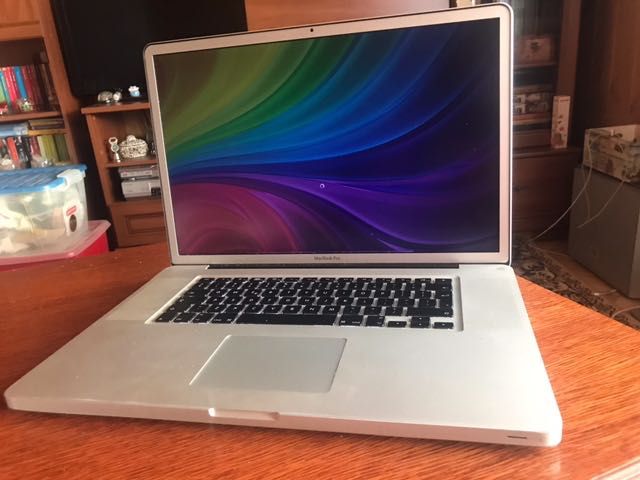 MacBook Pro Apple Mac laptop notebook 17 cali aluminium  a1297