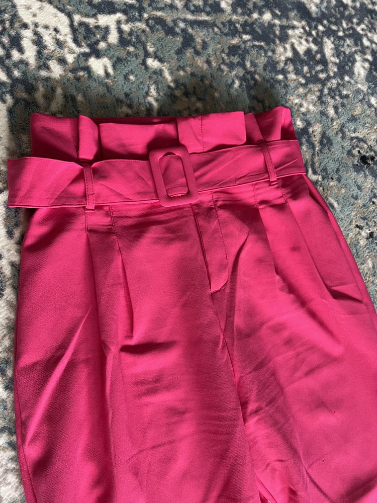 Рожеві штани з високою посадкою