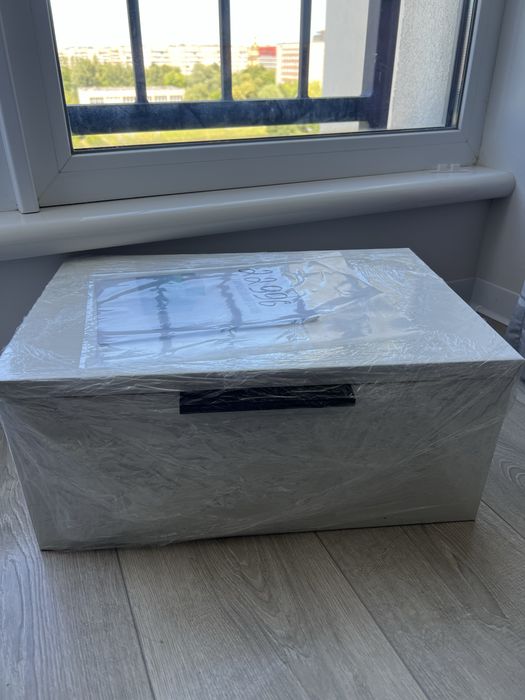 Тумбочка підвісна в кімнату