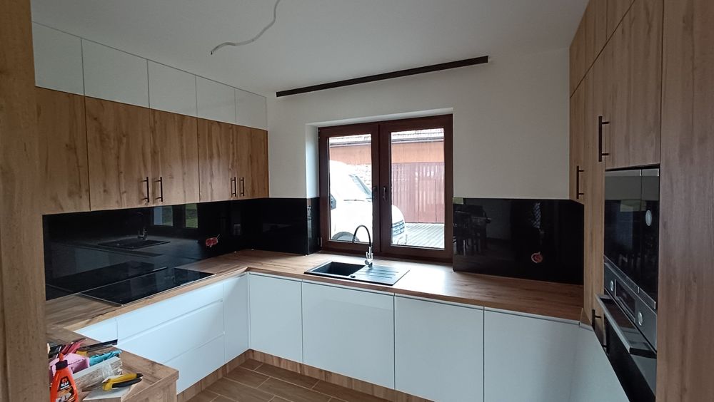 Panele szklane na wymiar – lacobel, grafiki na szkle, szkło hartowane