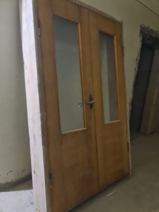 Двері з дубовою коробкою