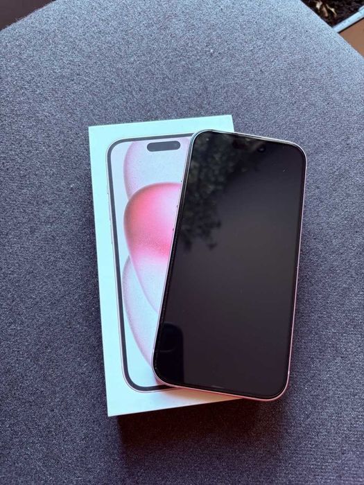 iPhone 15 różowy