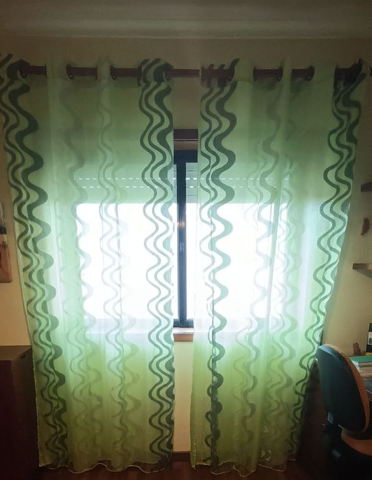 Cortinas duplas. Verde -lima e reposteiro